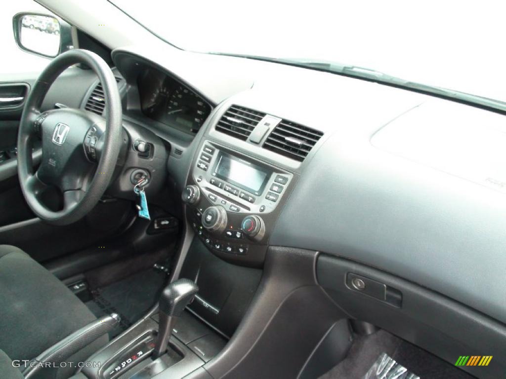 2006 Accord LX V6 Sedan - Alabaster Silver Metallic / Black photo #29