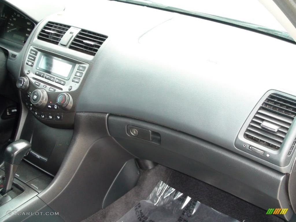 2006 Accord LX V6 Sedan - Alabaster Silver Metallic / Black photo #30