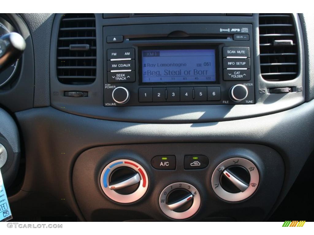 2010 Accent GS 3 Door - Apple Green / Black photo #6