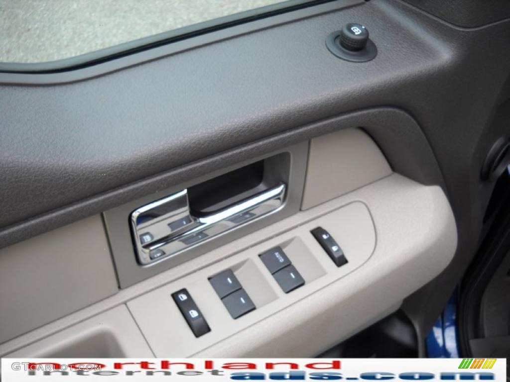 2010 F150 XLT SuperCab 4x4 - Dark Blue Pearl Metallic / Medium Stone photo #16