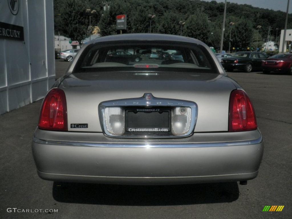 2002 Town Car Signature - Light Parchment Gold / Medium Parchment photo #6