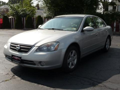2002 Nissan Altima 2.5 Data, Info and Specs