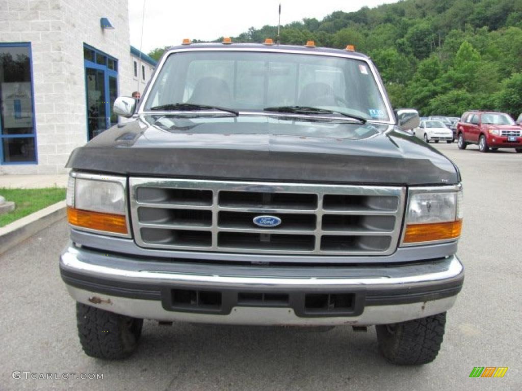1997 F250 XLT Regular Cab 4x4 - Black / Medium Graphite photo #4