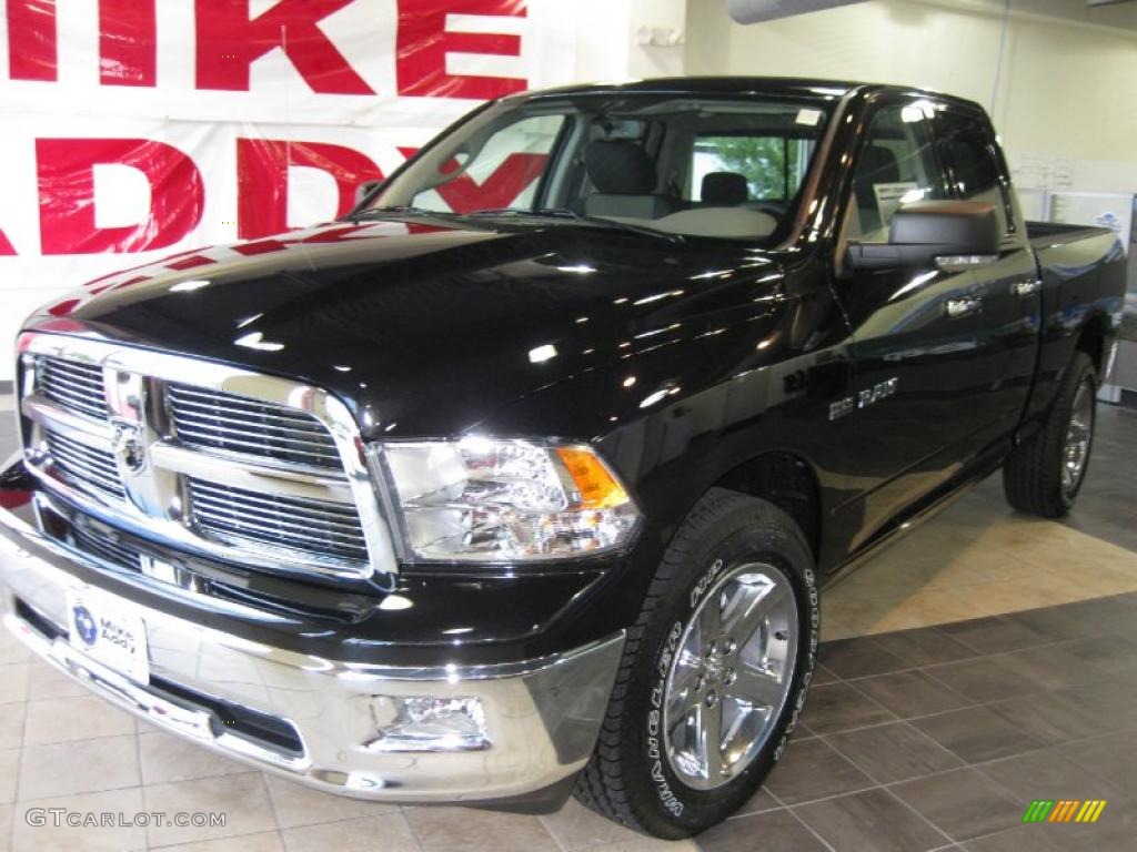 2010 Ram 1500 Big Horn Quad Cab - Brilliant Black Crystal Pearl / Dark Slate/Medium Graystone photo #3