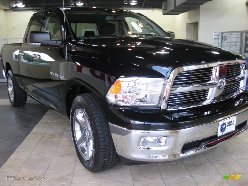 2010 Ram 1500 Big Horn Quad Cab - Brilliant Black Crystal Pearl / Dark Slate/Medium Graystone photo #5