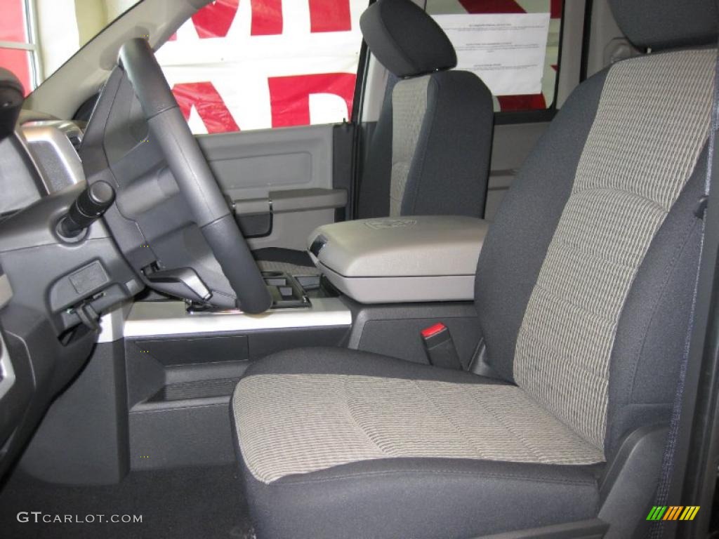 2010 Ram 1500 Big Horn Quad Cab - Brilliant Black Crystal Pearl / Dark Slate/Medium Graystone photo #16
