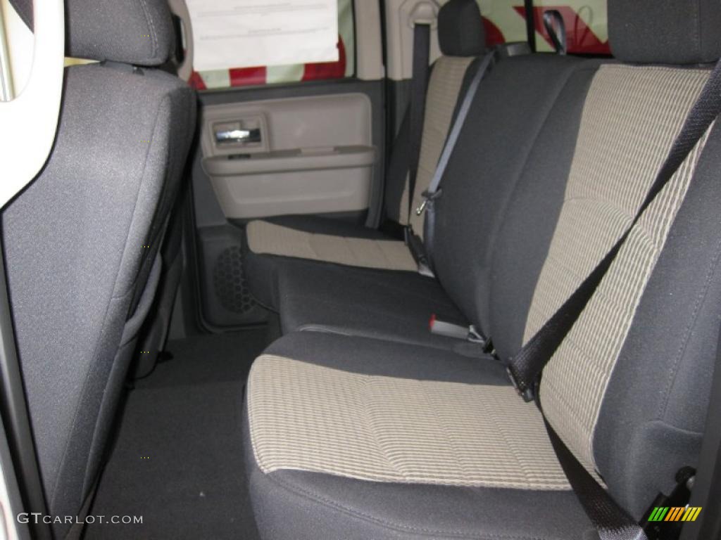 2010 Ram 1500 Big Horn Quad Cab - Brilliant Black Crystal Pearl / Dark Slate/Medium Graystone photo #19