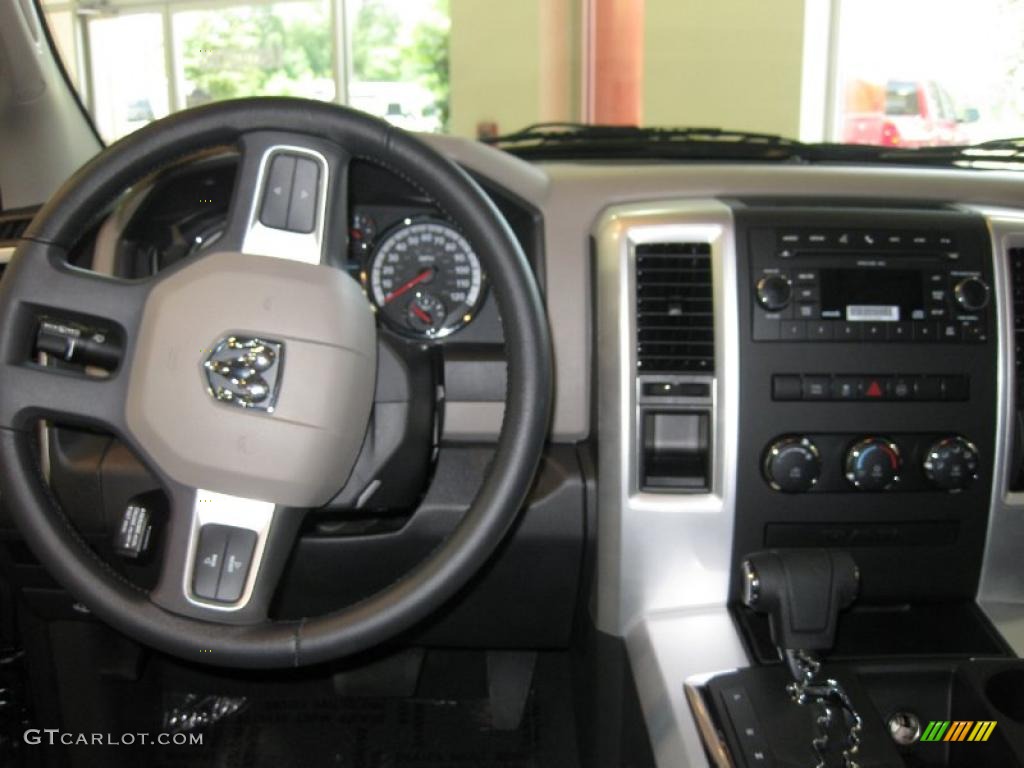 2010 Ram 1500 Big Horn Quad Cab - Brilliant Black Crystal Pearl / Dark Slate/Medium Graystone photo #20