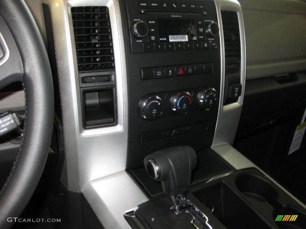 2010 Ram 1500 Big Horn Quad Cab - Brilliant Black Crystal Pearl / Dark Slate/Medium Graystone photo #21
