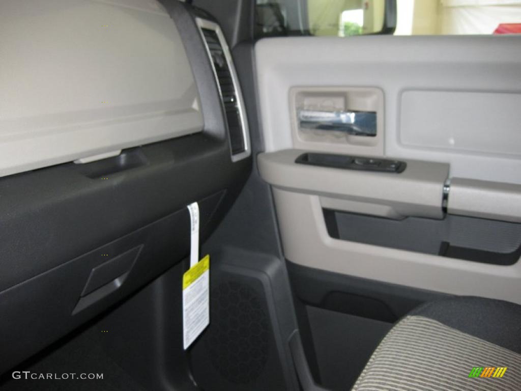 2010 Ram 1500 Big Horn Quad Cab - Brilliant Black Crystal Pearl / Dark Slate/Medium Graystone photo #23