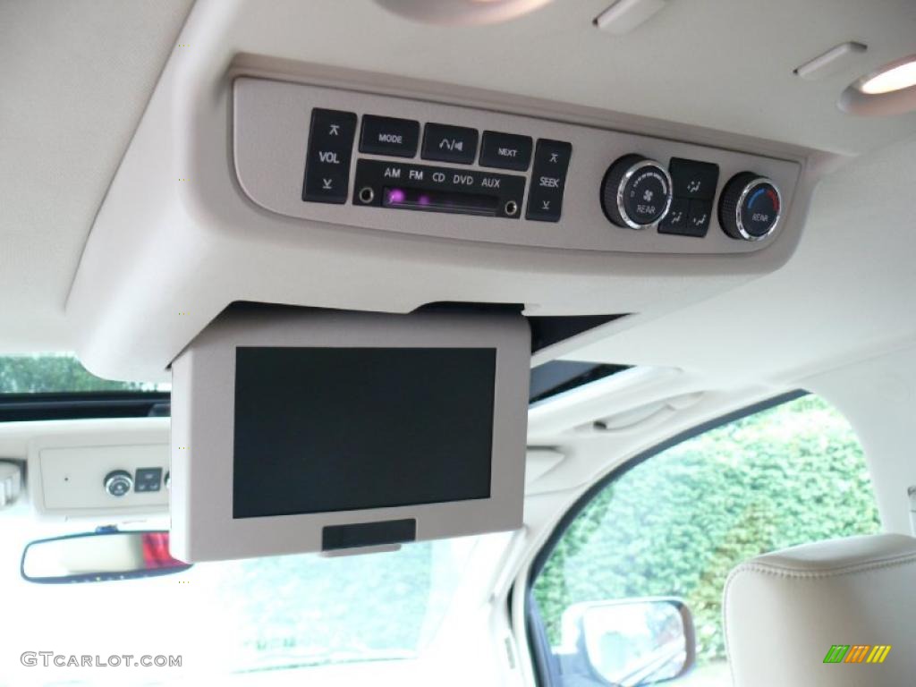2010 Infiniti QX 56 4WD Controls Photo #33280653