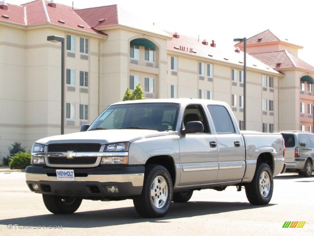 2004 Silverado 1500 LS Crew Cab 4x4 - Silver Birch Metallic / Medium Gray photo #2