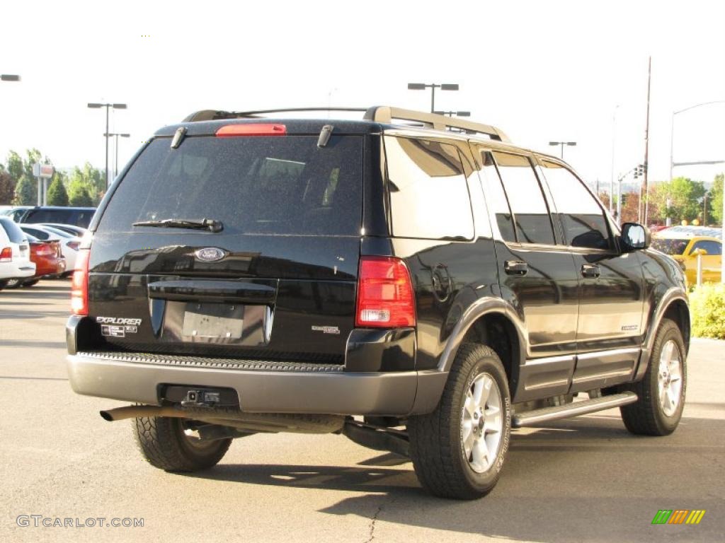 2005 Explorer XLT 4x4 - Black / Graphite photo #17
