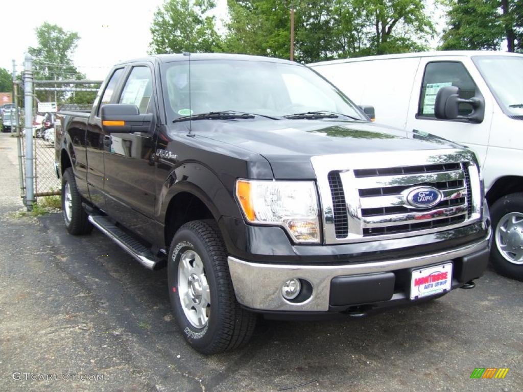 2010 F150 XLT SuperCab 4x4 - Tuxedo Black / Medium Stone photo #2