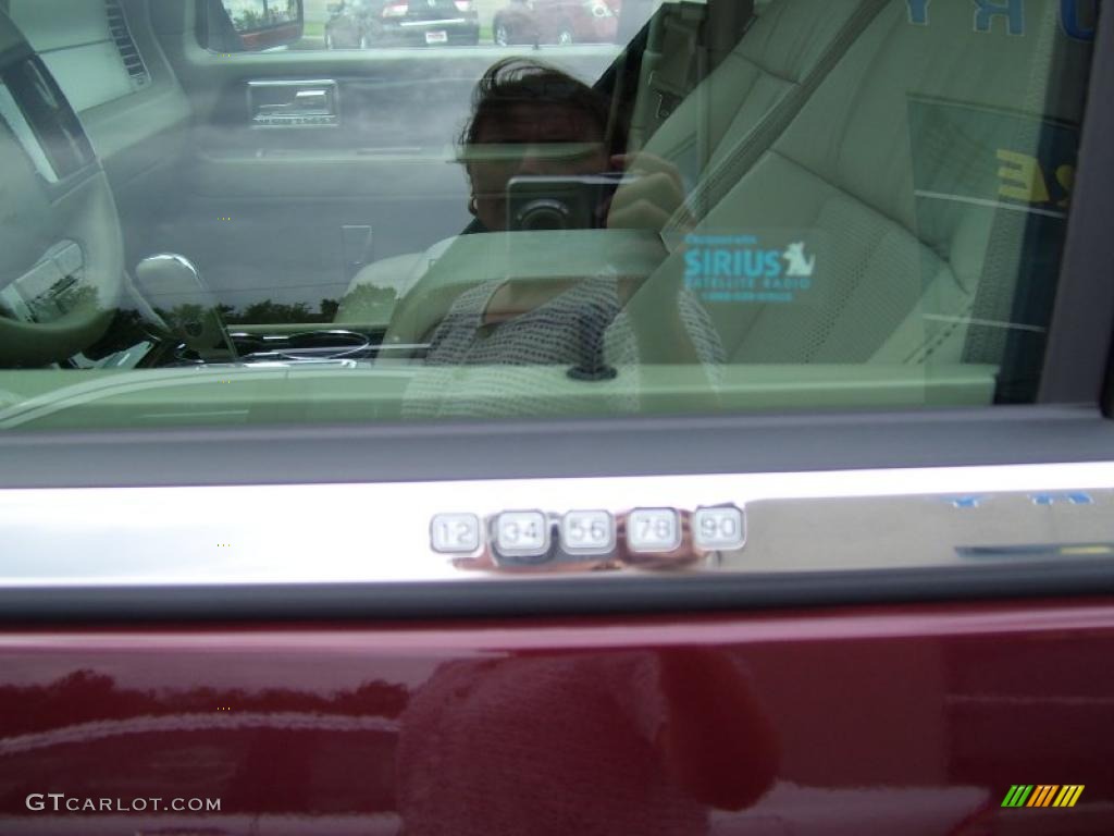 2010 Navigator L 4x4 - Royal Red Metallic / Stone photo #8