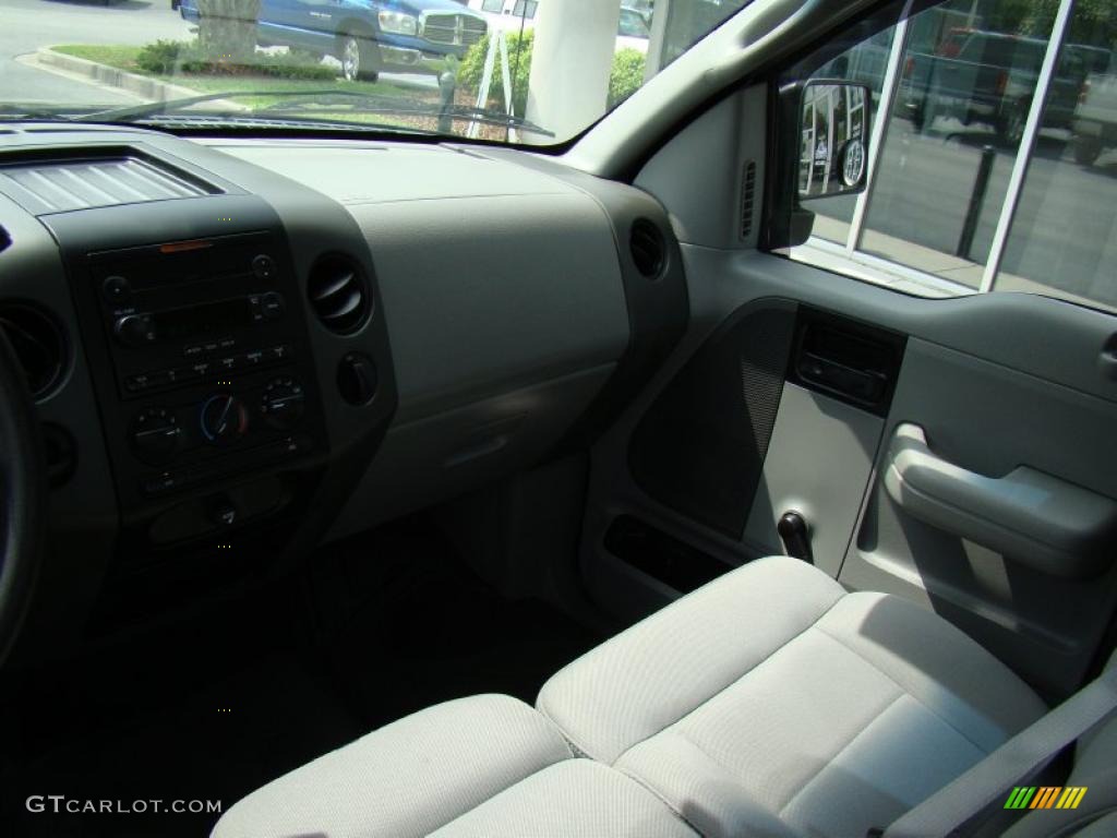 2006 F150 STX Regular Cab - Black / Medium/Dark Flint photo #17