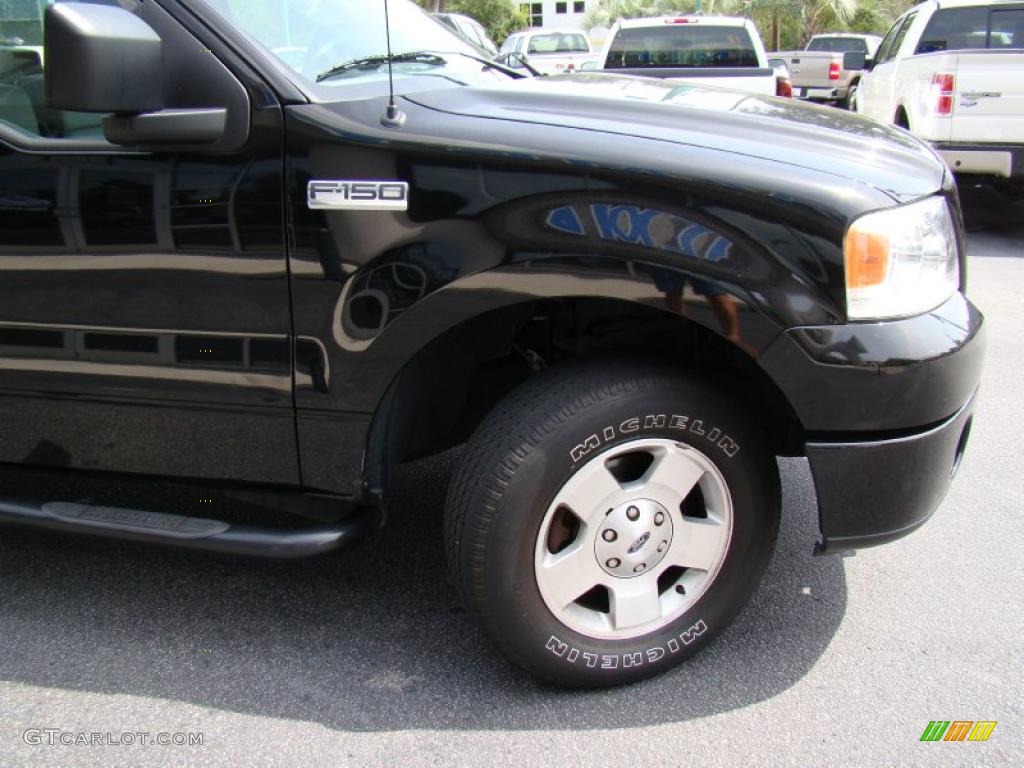 2006 F150 STX Regular Cab - Black / Medium/Dark Flint photo #25
