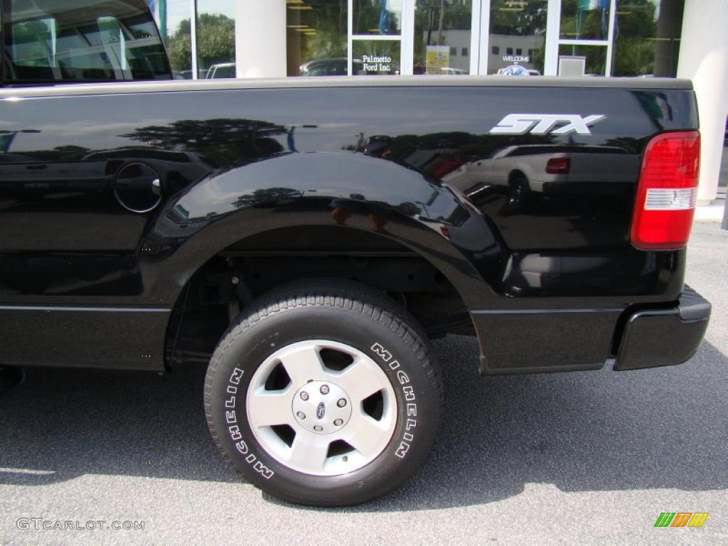 2006 F150 STX Regular Cab - Black / Medium/Dark Flint photo #28