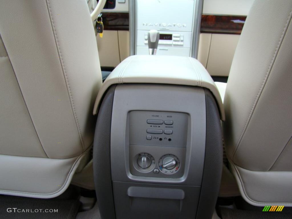 2004 Lincoln Navigator Ultimate Controls Photo #33294260