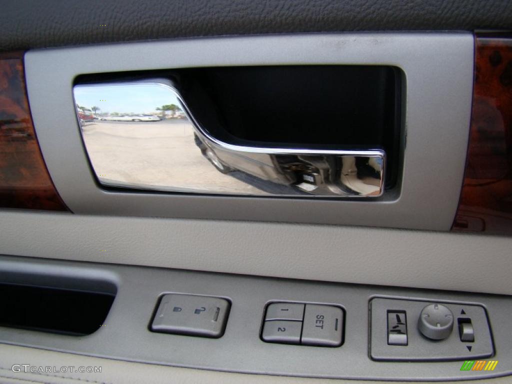 2004 Lincoln Navigator Ultimate Controls Photo #33294309