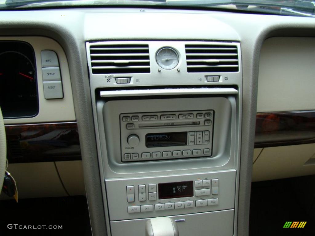 2004 Lincoln Navigator Ultimate Controls Photo #33294369