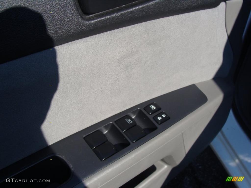 2007 Sentra 2.0 - Fresh Powder White / Charcoal/Steel photo #15