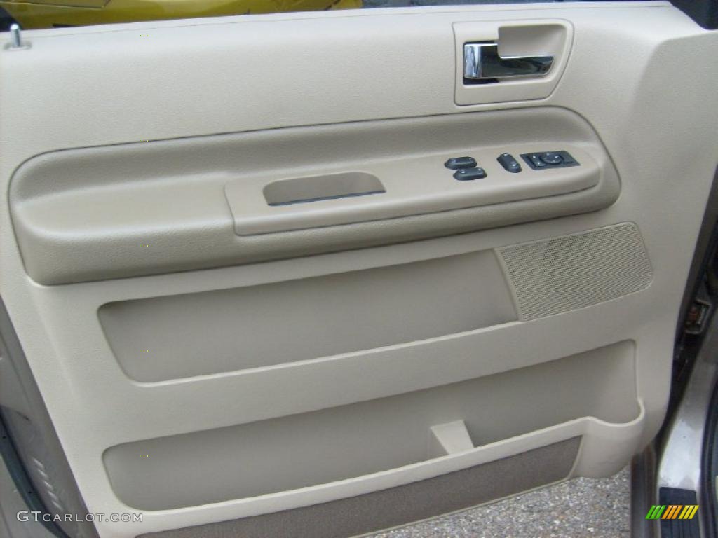 2004 Monterey Convenience - Arizona Beige Metallic / Pebble photo #12