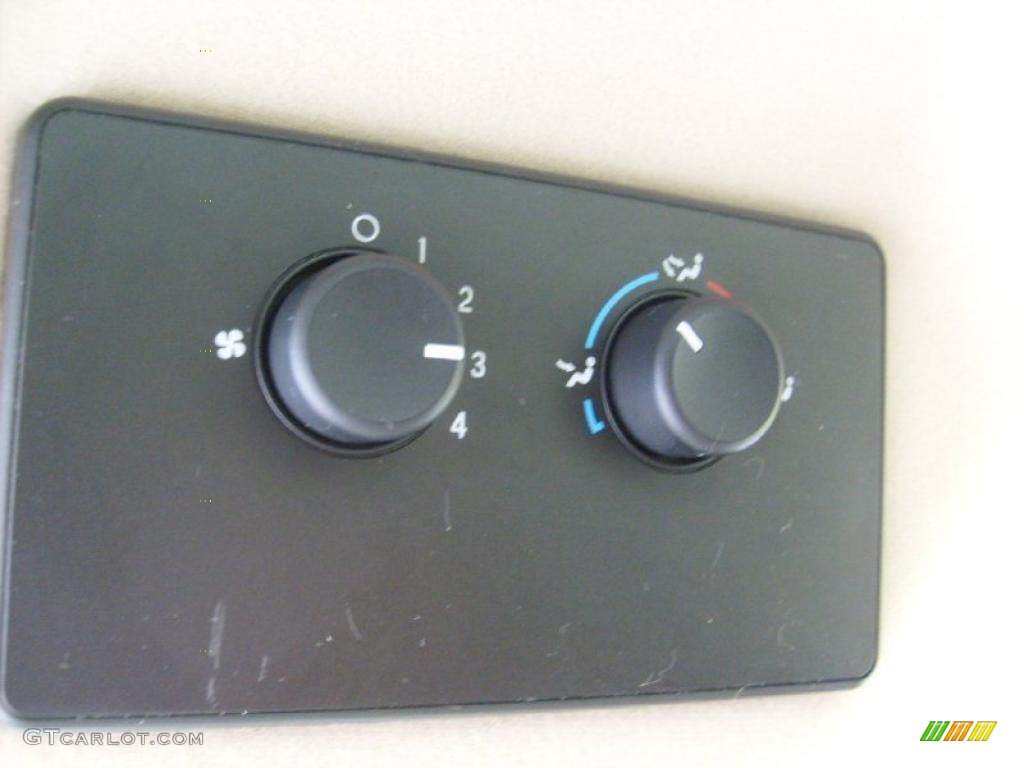 2004 Monterey Convenience - Arizona Beige Metallic / Pebble photo #16