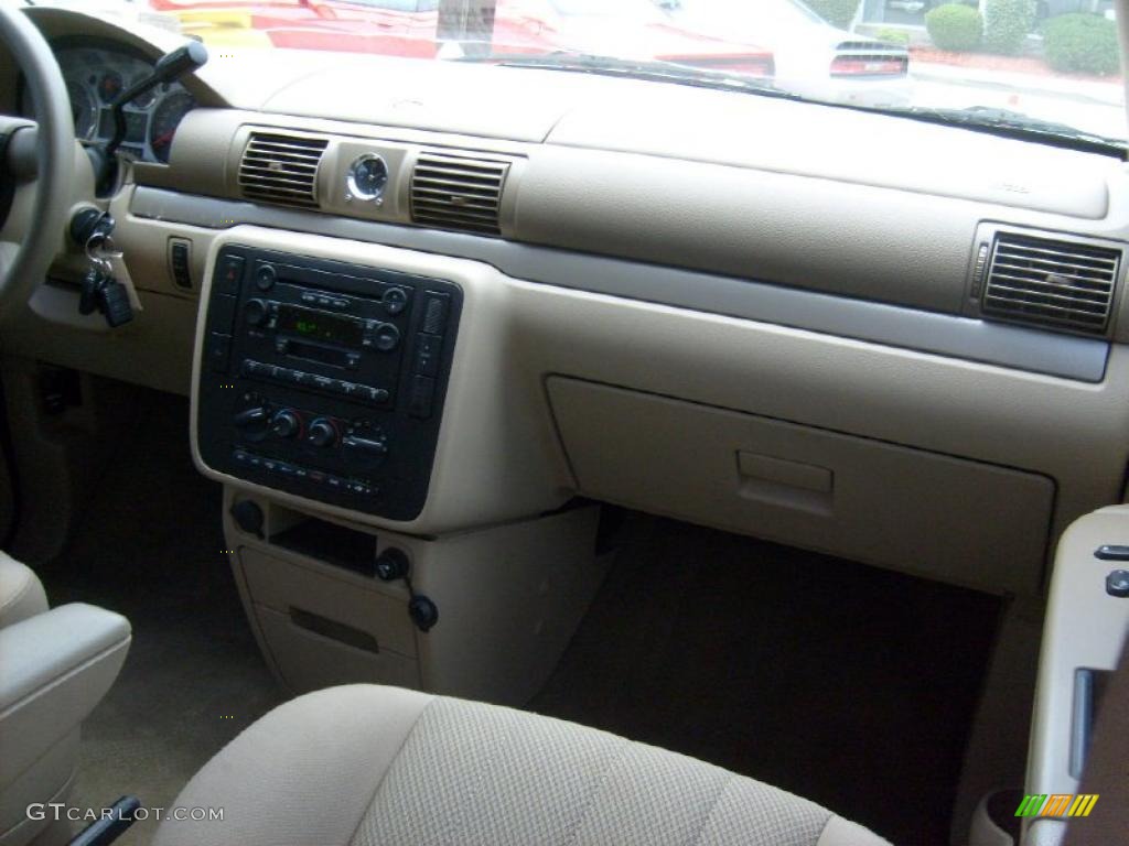 2004 Monterey Convenience - Arizona Beige Metallic / Pebble photo #20