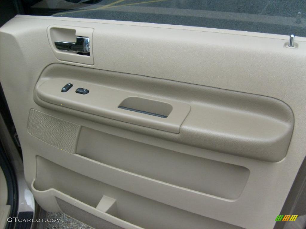 2004 Monterey Convenience - Arizona Beige Metallic / Pebble photo #22