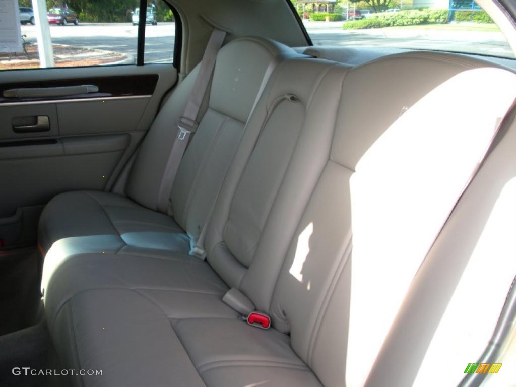 2010 Town Car Continental Edition - Light French Silk Metallic / Medium Light Stone photo #15