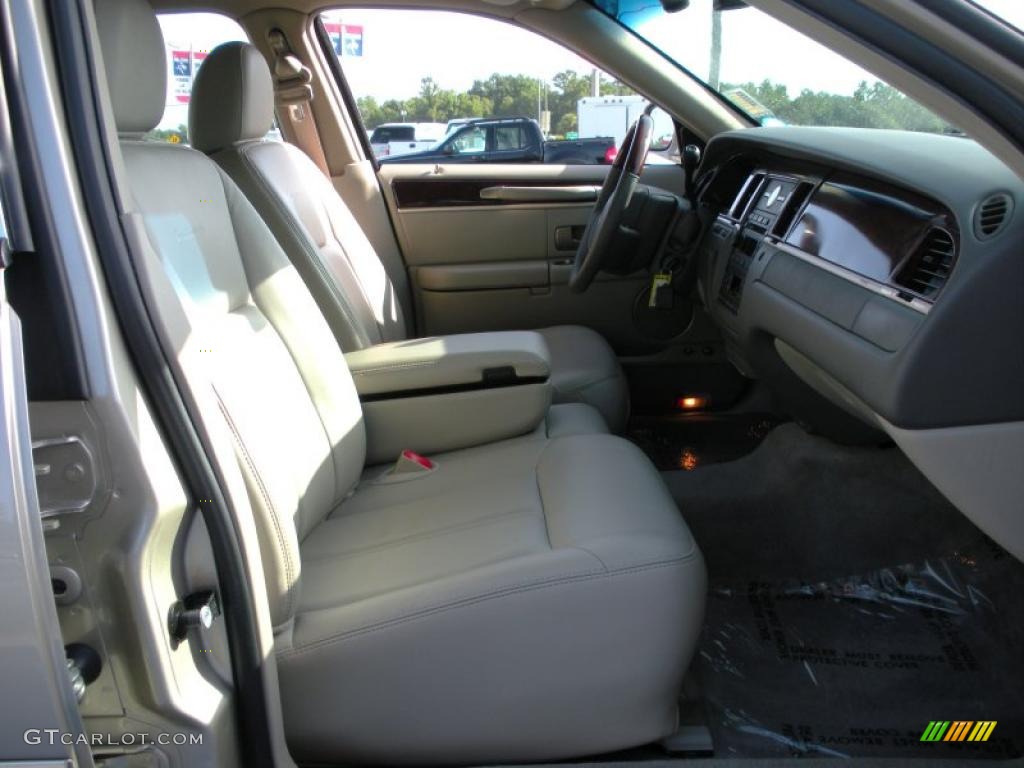 2010 Town Car Continental Edition - Light French Silk Metallic / Medium Light Stone photo #16