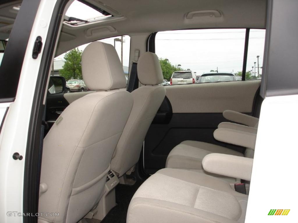 2008 MAZDA5 Sport - Crystal White / Sand photo #11