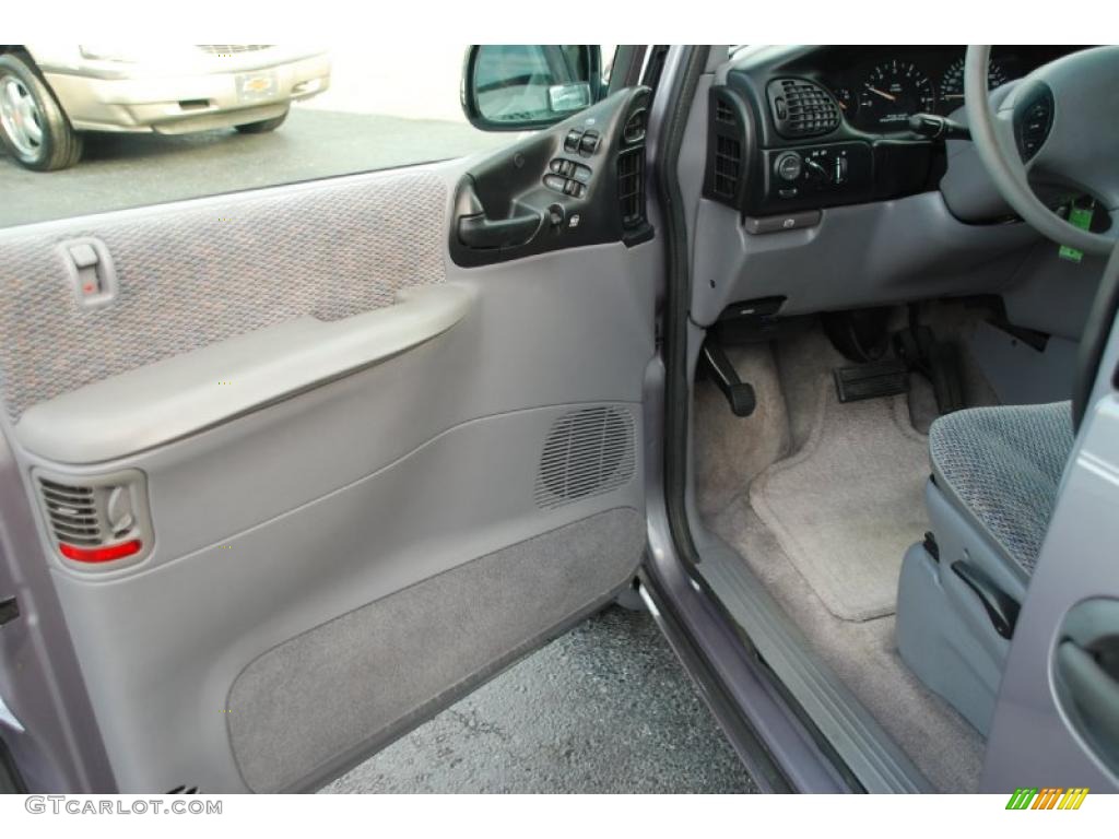 1997 Grand Caravan SE - Light Iris Pearl / Gray photo #17
