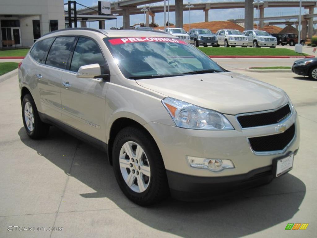 2009 Traverse LT - Gold Mist Metallic / Ebony photo #2