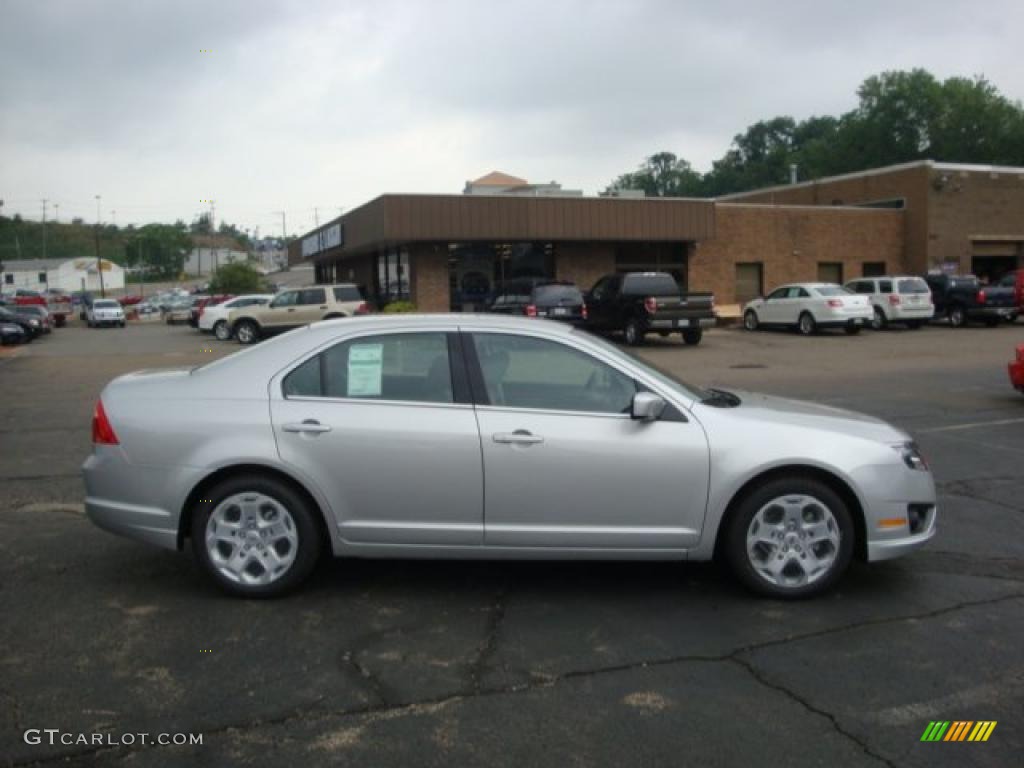 2010 Fusion SE - Brilliant Silver Metallic / Charcoal Black photo #2