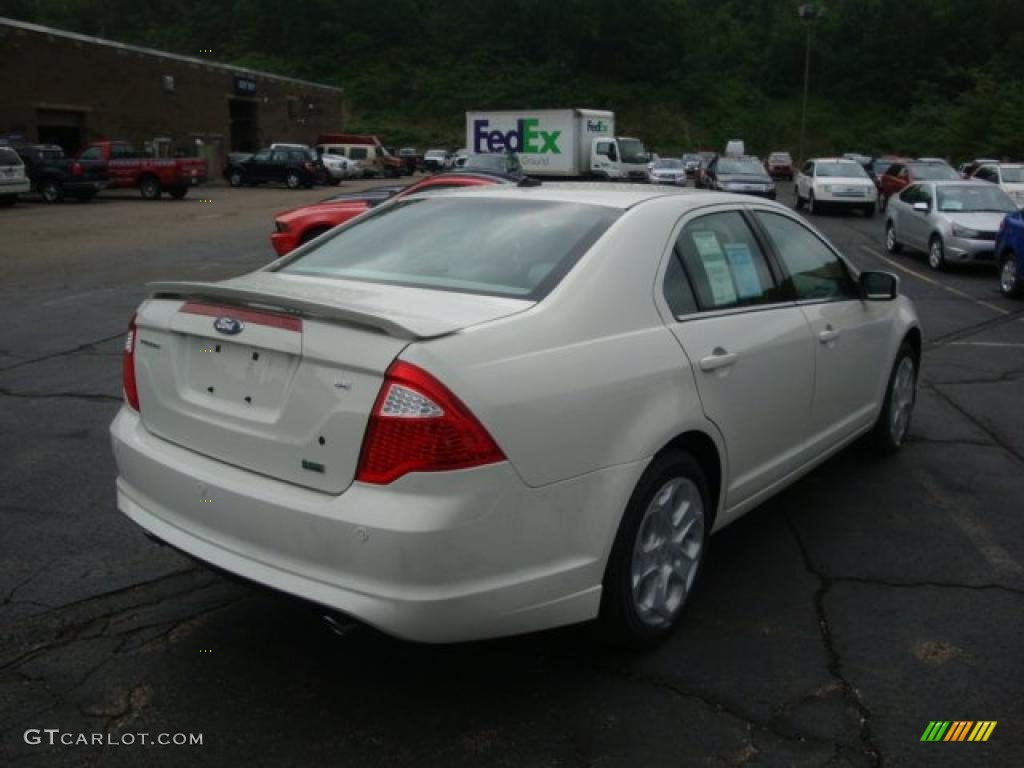 2010 Fusion SE V6 - White Suede / Medium Light Stone photo #3