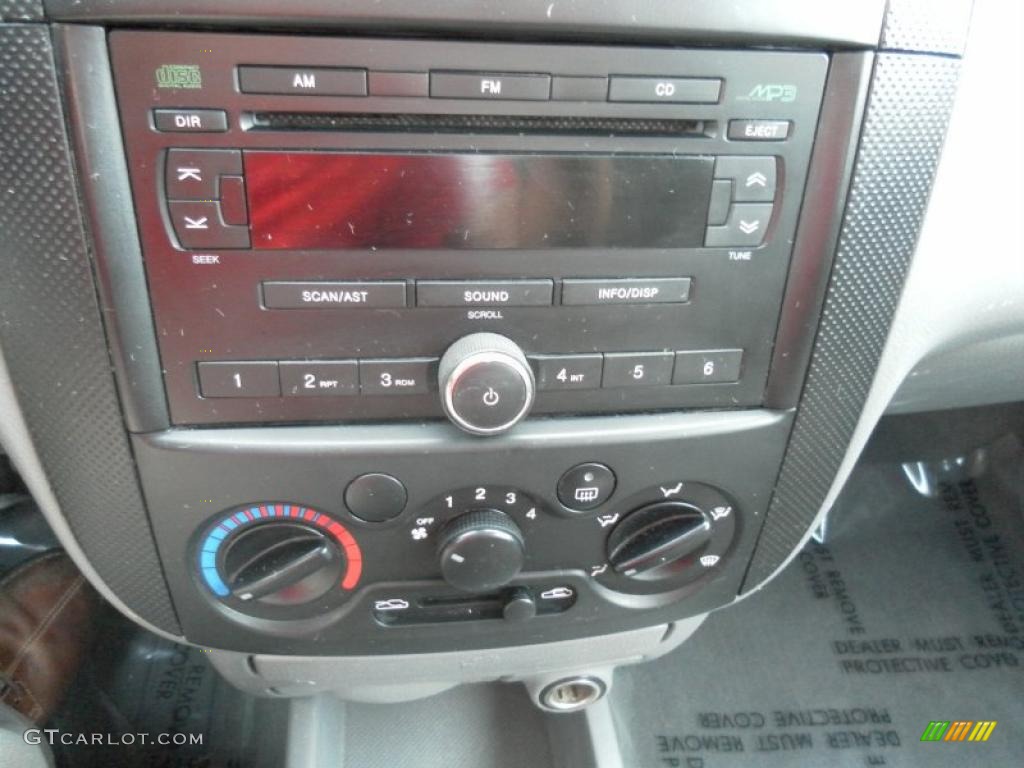 2004 Aveo Hatchback - Galaxy Silver Metallic / Gray photo #12