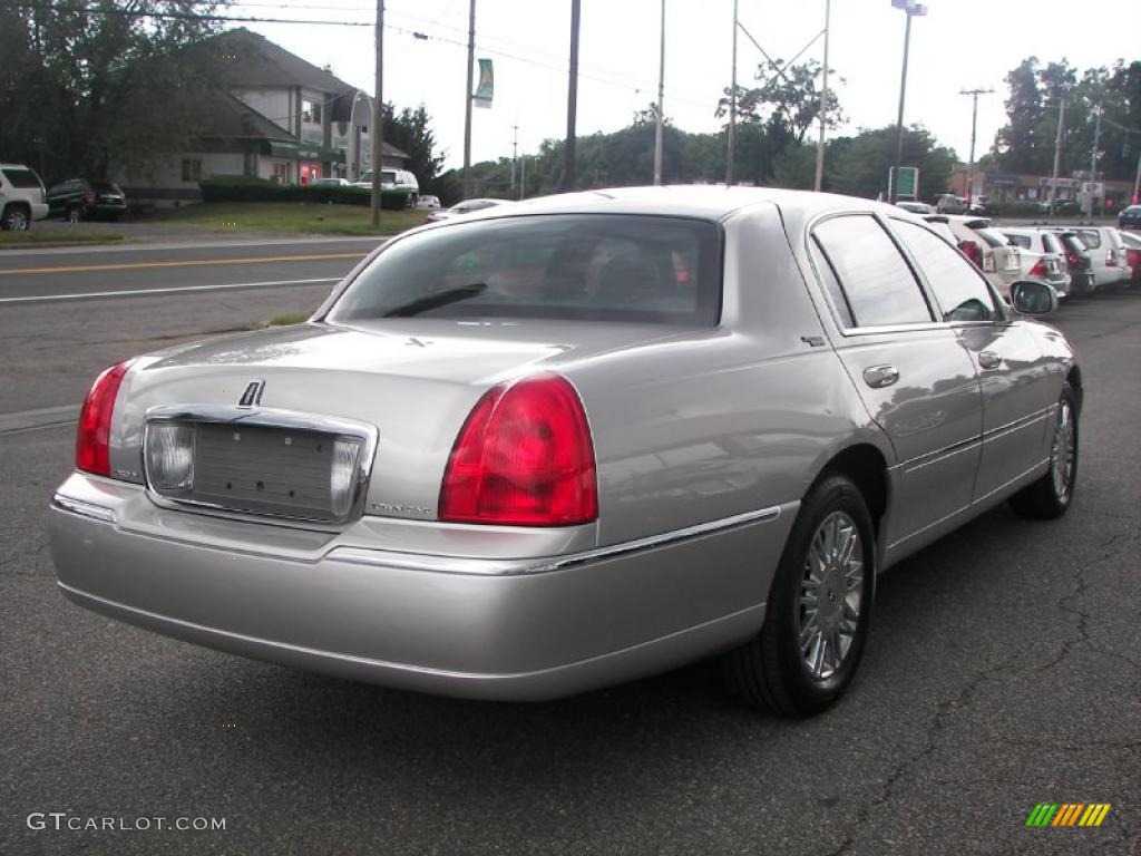 2009 Town Car Signature Limited - Silver Birch Metallic / Black photo #3