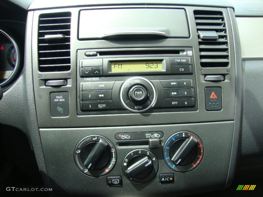 2008 Versa 1.8 S Sedan - Fresh Powder White / Charcoal photo #30