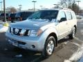 2005 Silver Lightning Metallic Nissan Pathfinder XE 4x4  photo #2