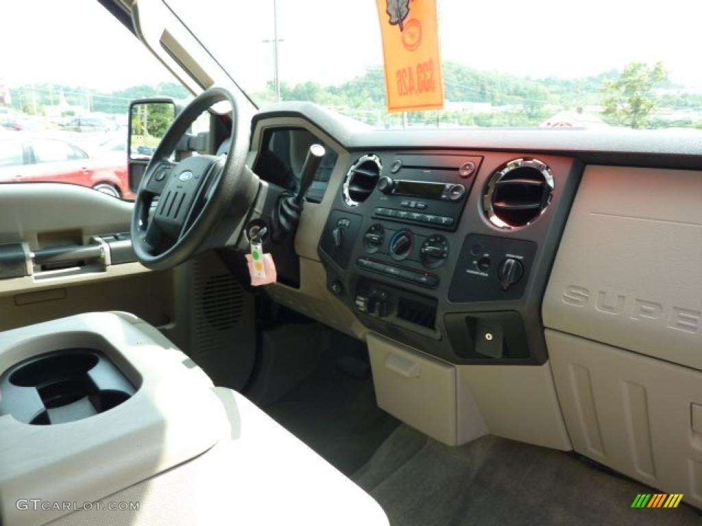 2008 F350 Super Duty XLT SuperCab 4x4 - Bright Red / Medium Stone photo #17