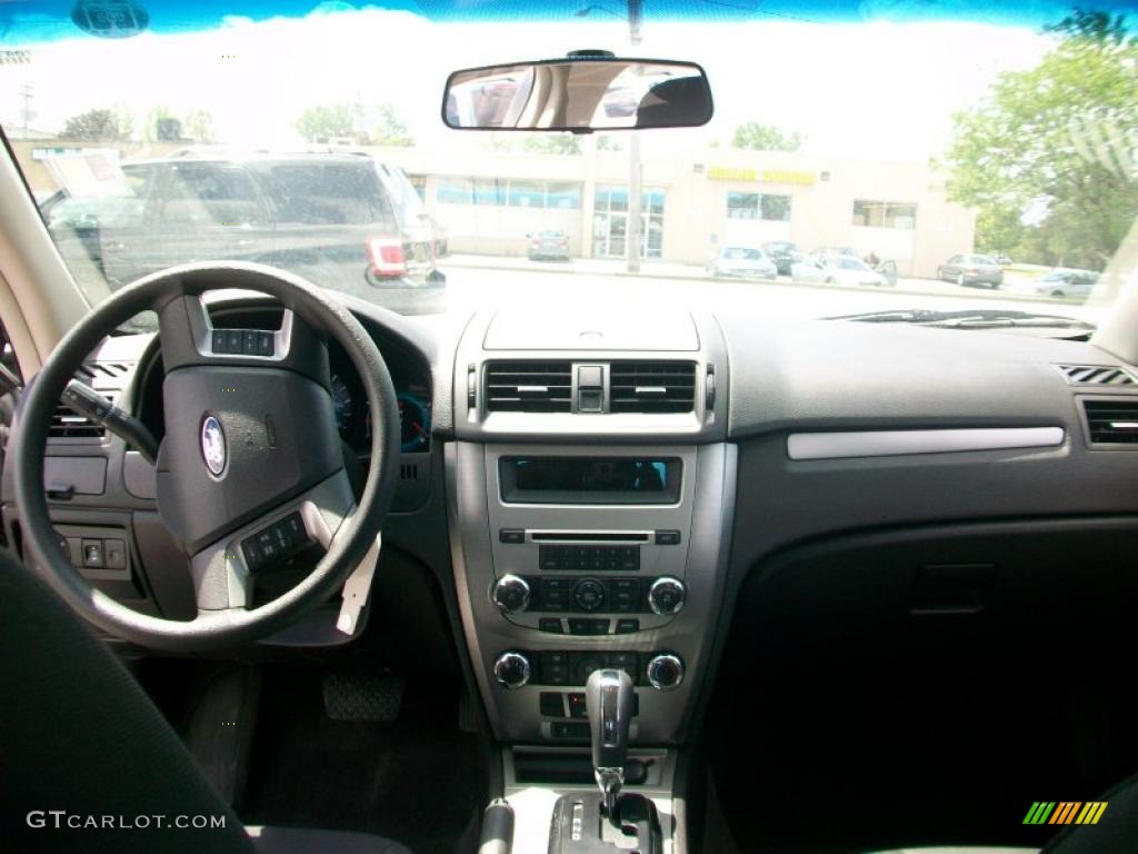 2010 Fusion SE V6 - Brilliant Silver Metallic / Charcoal Black photo #8
