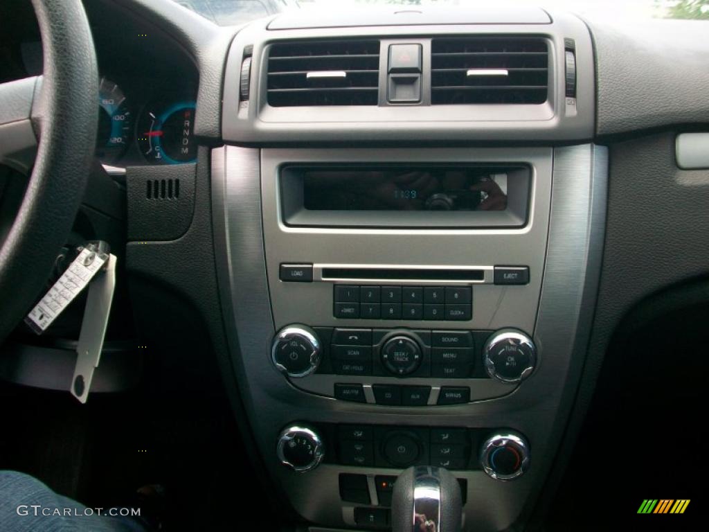 2010 Fusion SE V6 - Brilliant Silver Metallic / Charcoal Black photo #9