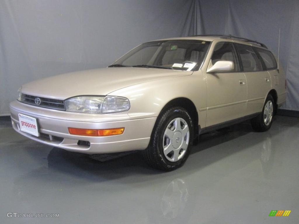 1994 Camry LE V6 Wagon - Cashmere Beige Metallic / Beige photo #1