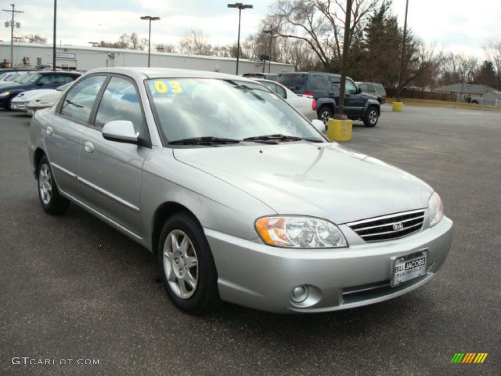 2003 Spectra Sedan - Silver / Grey photo #4