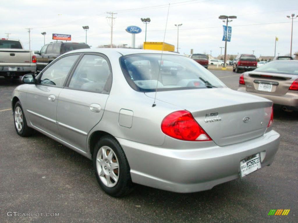 2003 Spectra Sedan - Silver / Grey photo #6