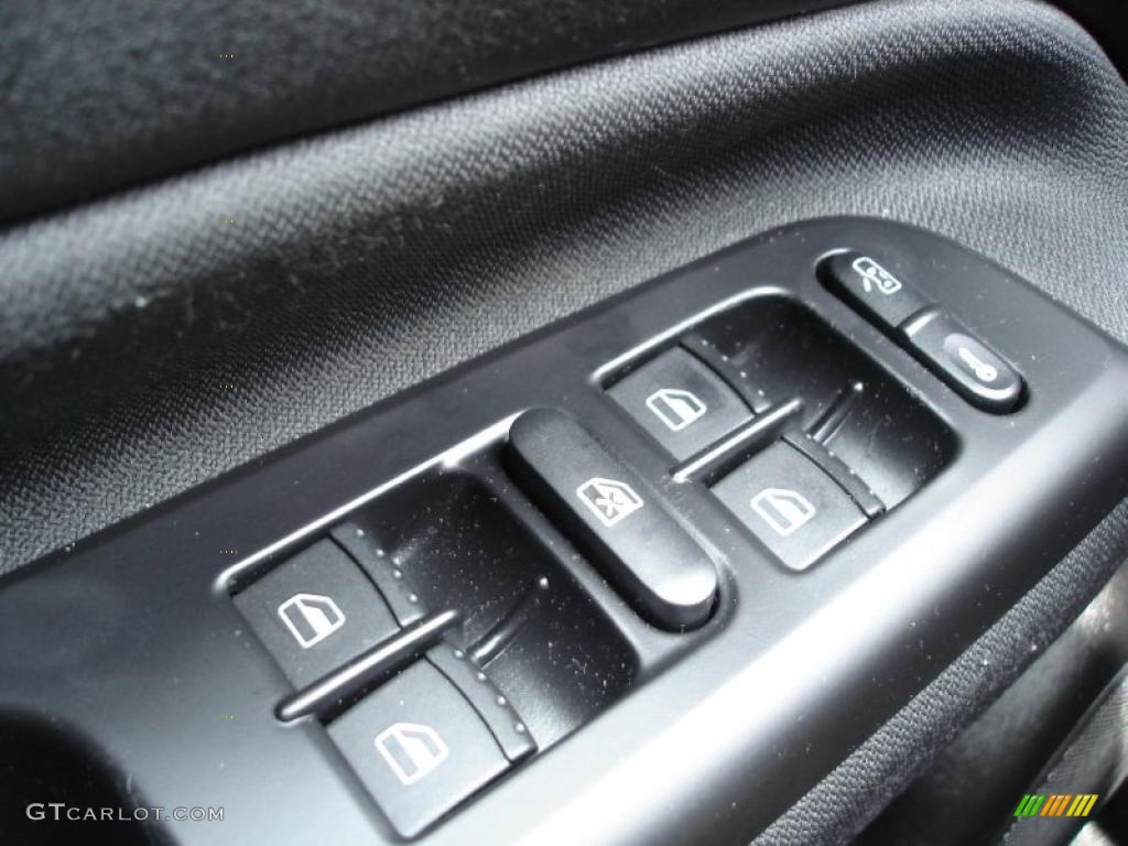 2004 Jetta GLS TDI Sedan - Wheat Beige Metallic / Black photo #26