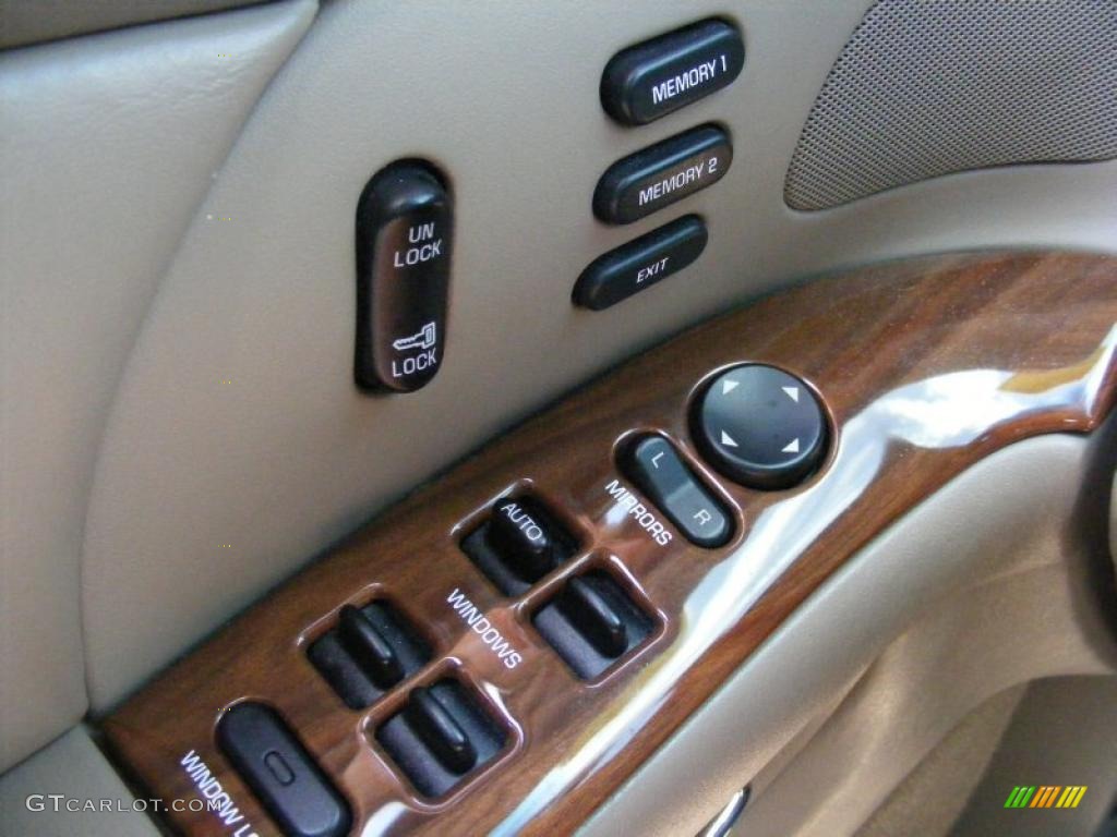 2002 Park Avenue  - White / Taupe photo #22