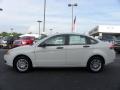 White Suede - Focus SE Sedan Photo No. 5